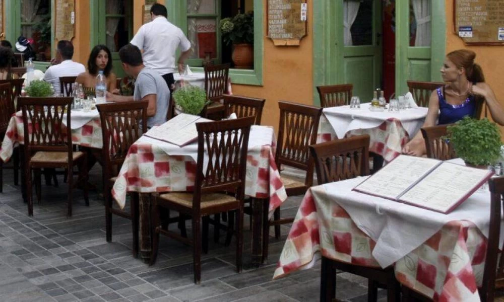 Κατέρινη: Ταβέρνα σέρβιρε κανονικά σε 19 πελάτες